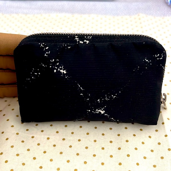 CHANEL Small Nylon case with key-ring - Picture 1 of 11